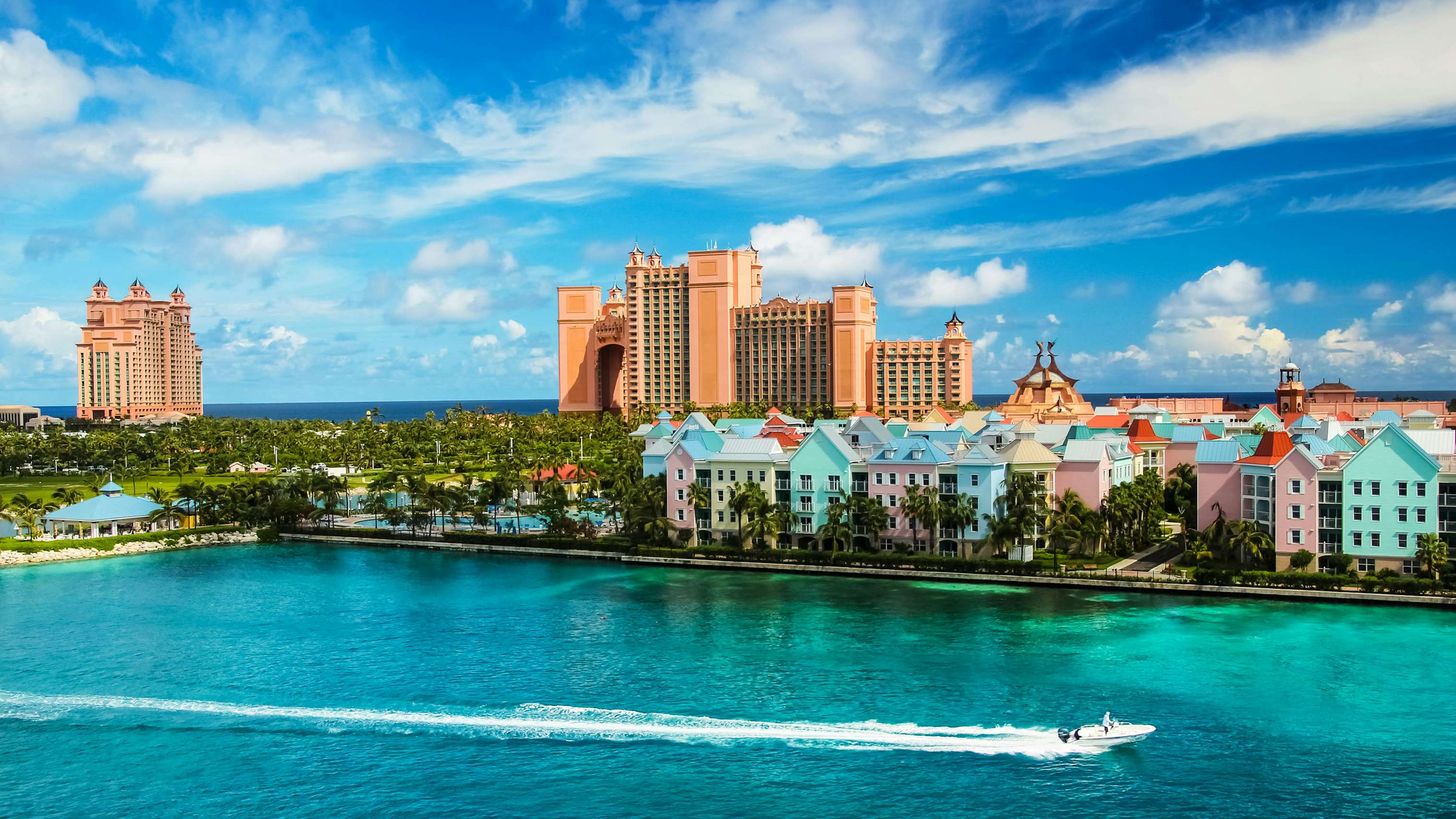 Bahamas Yacht Charter - Atlantis resort in Nassau, Bahamas